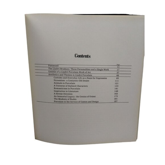 Lladro The Art of Porcelain Hardcover 1980 Second Printing - Picture 3 of 4